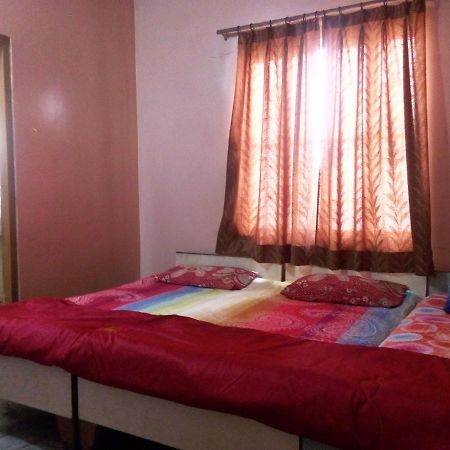 Hotel Om Palace - Couple Friendly & Local Id Accepted Dzsaipur Kültér fotó