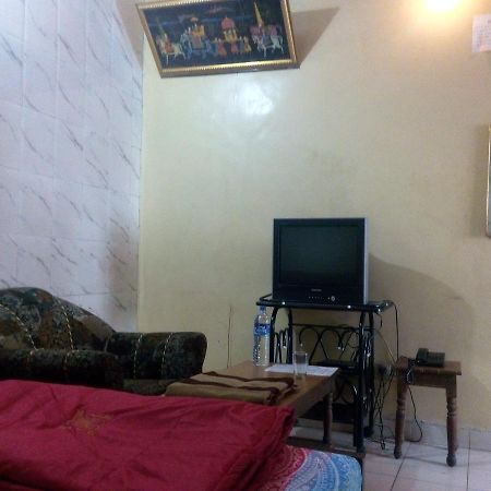 Hotel Om Palace - Couple Friendly & Local Id Accepted Dzsaipur Kültér fotó