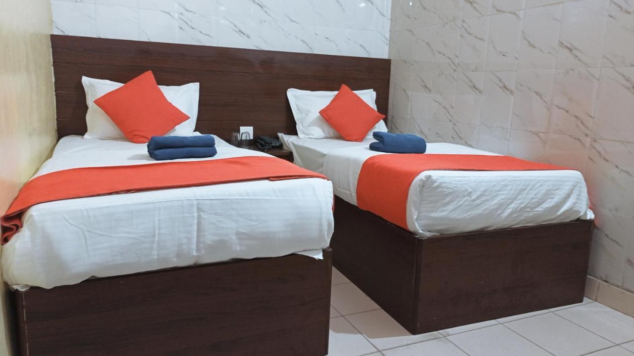 Hotel Om Palace - Couple Friendly & Local Id Accepted Dzsaipur Kültér fotó