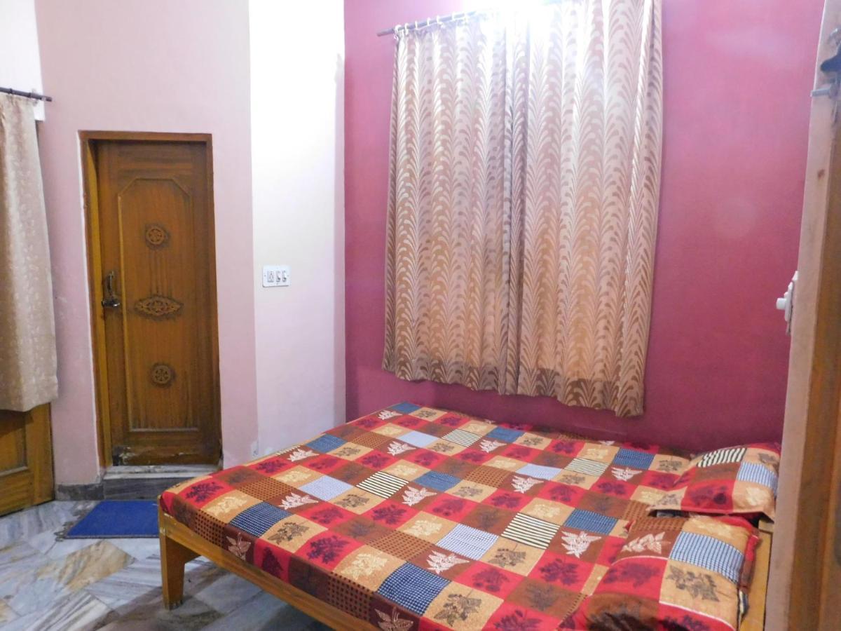 Hotel Om Palace - Couple Friendly & Local Id Accepted Dzsaipur Kültér fotó