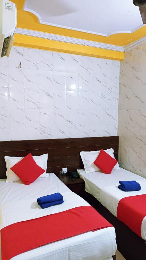Hotel Om Palace - Couple Friendly & Local Id Accepted Dzsaipur Kültér fotó