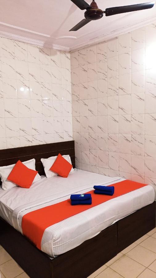 Hotel Om Palace - Couple Friendly & Local Id Accepted Dzsaipur Kültér fotó