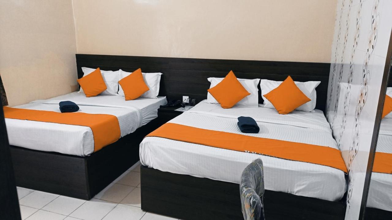 Hotel Om Palace - Couple Friendly & Local Id Accepted Dzsaipur Kültér fotó