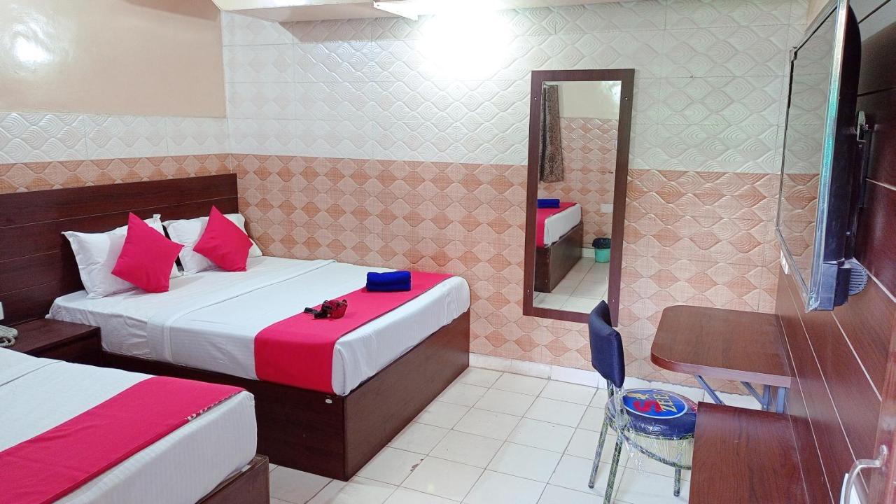 Hotel Om Palace - Couple Friendly & Local Id Accepted Dzsaipur Kültér fotó