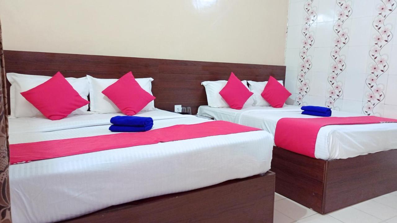 Hotel Om Palace - Couple Friendly & Local Id Accepted Dzsaipur Kültér fotó