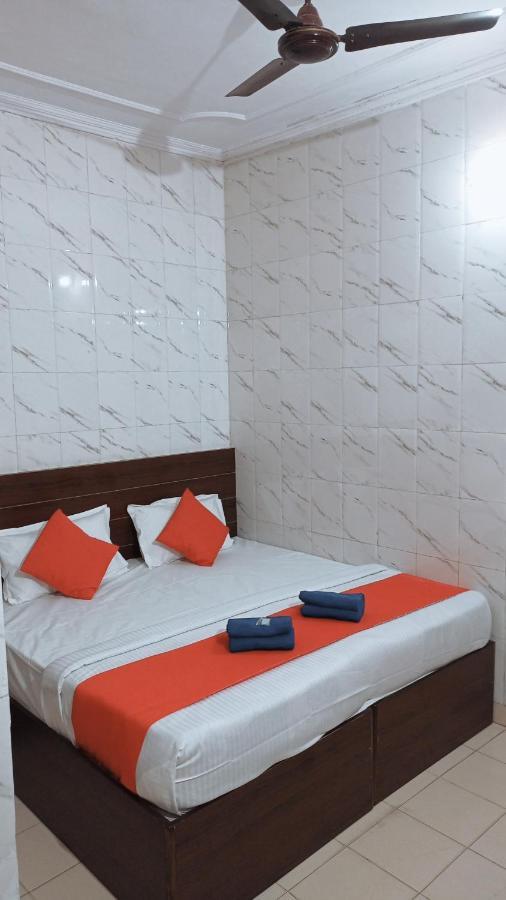 Hotel Om Palace - Couple Friendly & Local Id Accepted Dzsaipur Kültér fotó