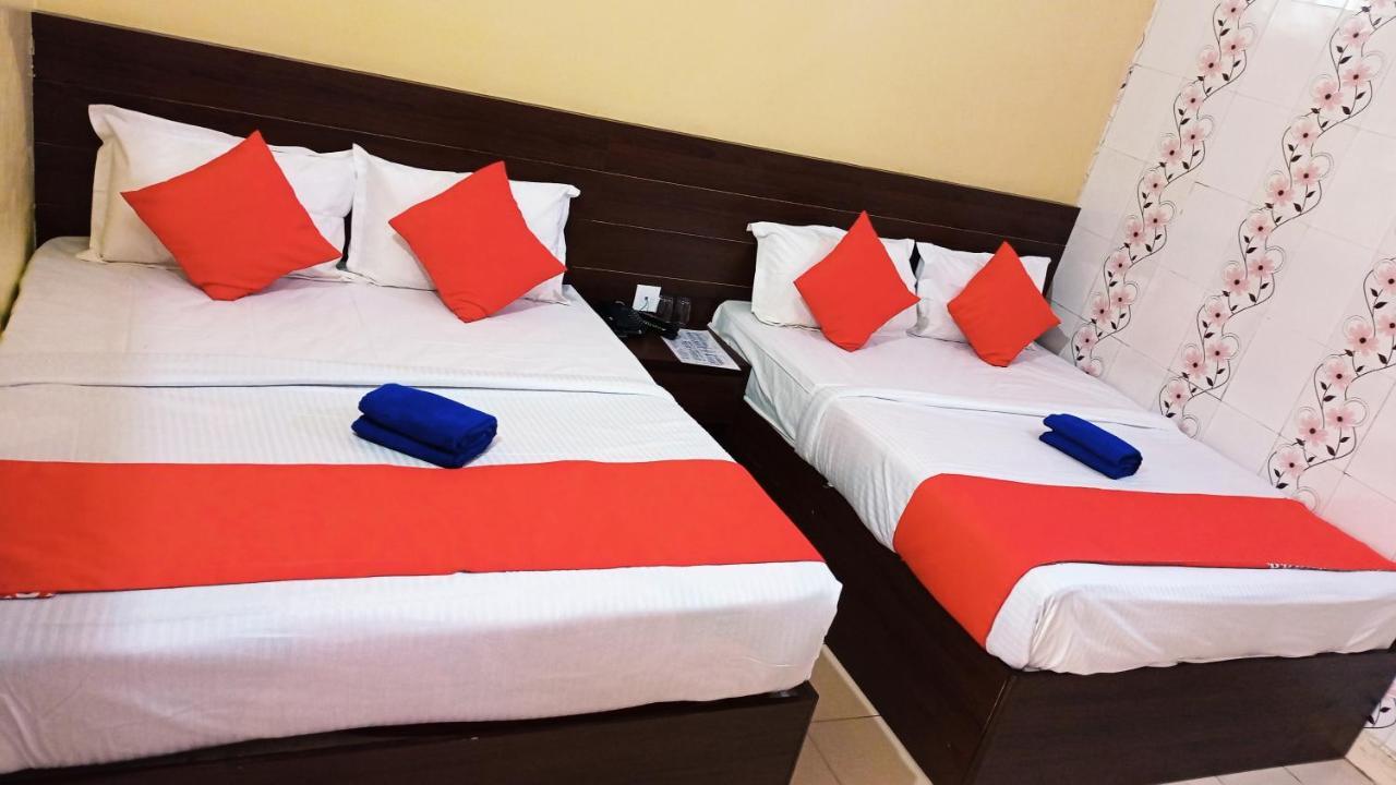 Hotel Om Palace - Couple Friendly & Local Id Accepted Dzsaipur Kültér fotó