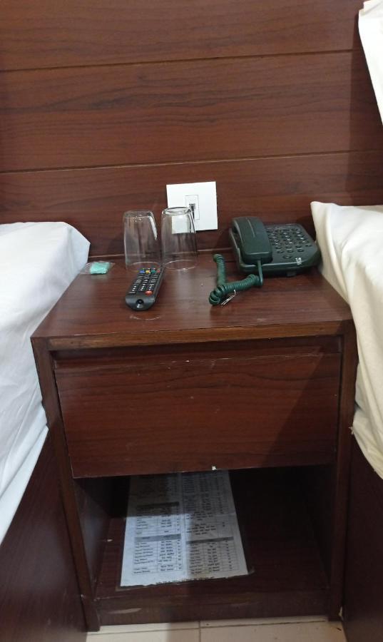 Hotel Om Palace - Couple Friendly & Local Id Accepted Dzsaipur Kültér fotó
