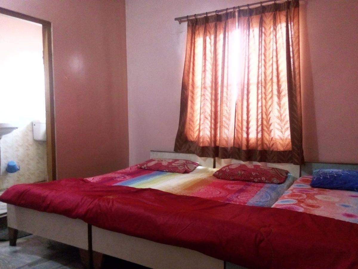 Hotel Om Palace - Couple Friendly & Local Id Accepted Dzsaipur Kültér fotó