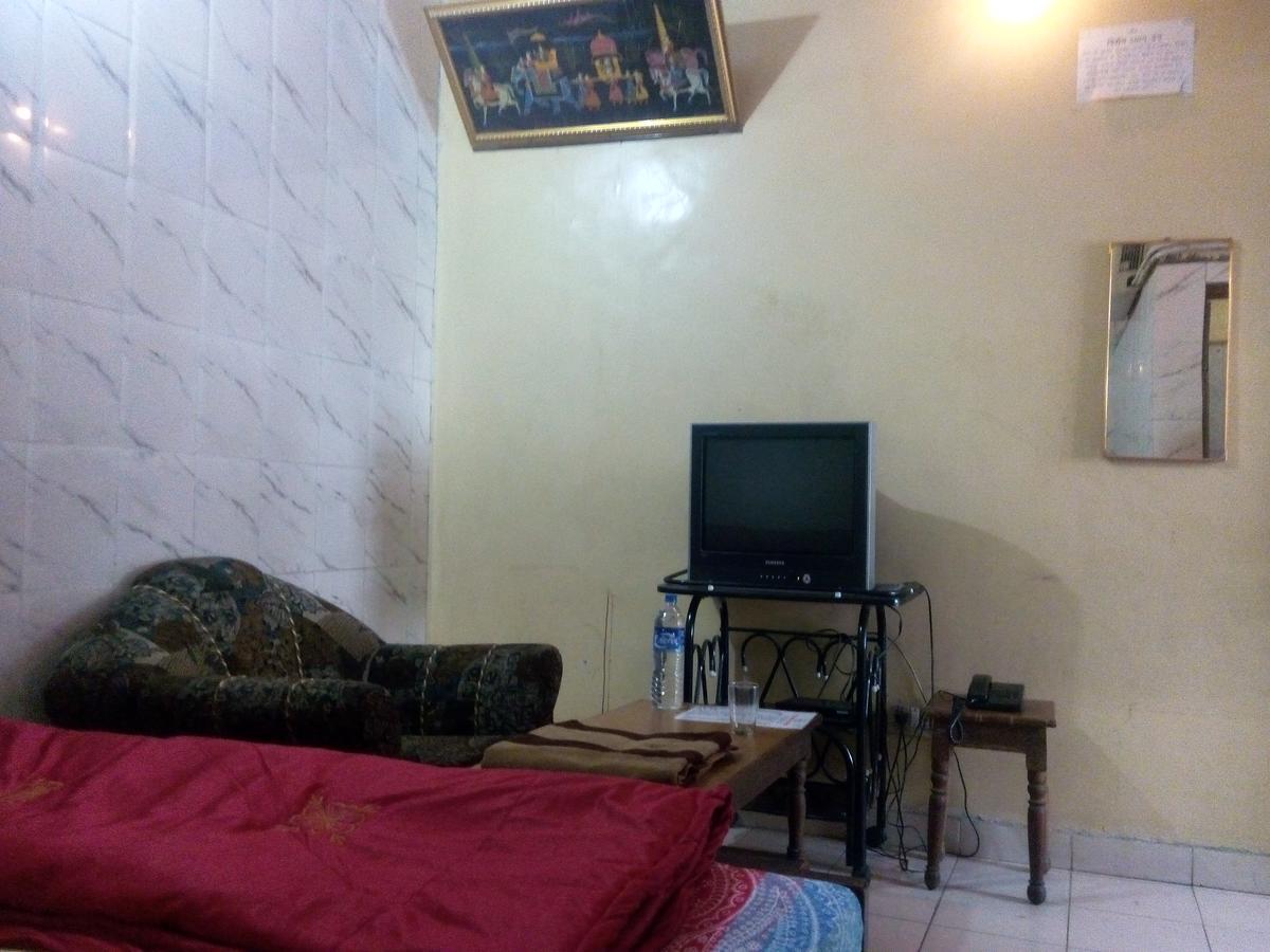 Hotel Om Palace - Couple Friendly & Local Id Accepted Dzsaipur Kültér fotó